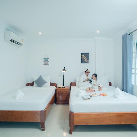 White Corner Hotel Phnom Penh Exterior photo