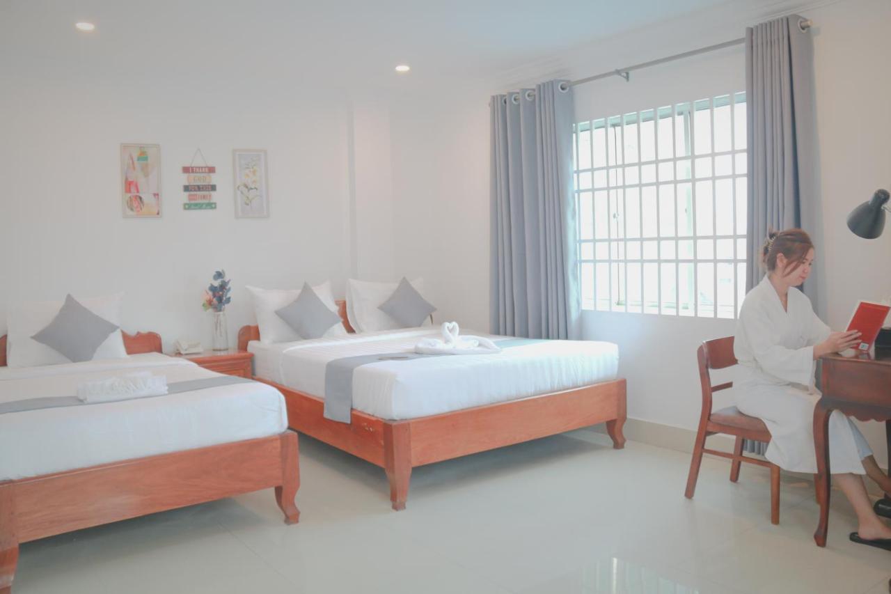 White Corner Hotel Phnom Penh Exterior photo