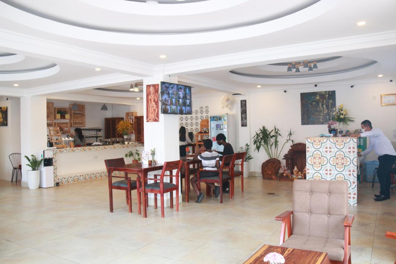 White Corner Hotel Phnom Penh Exterior photo
