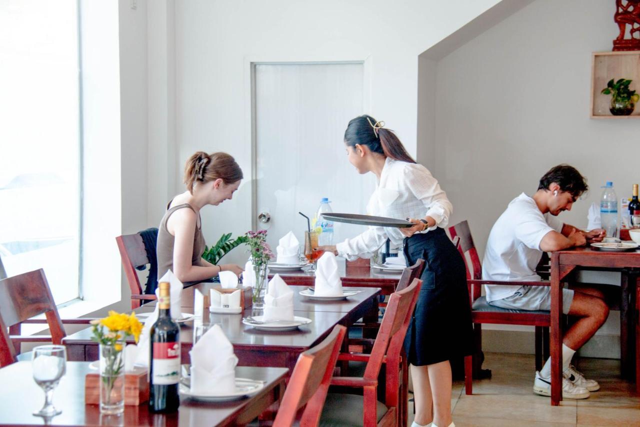 White Corner Hotel Phnom Penh Exterior photo