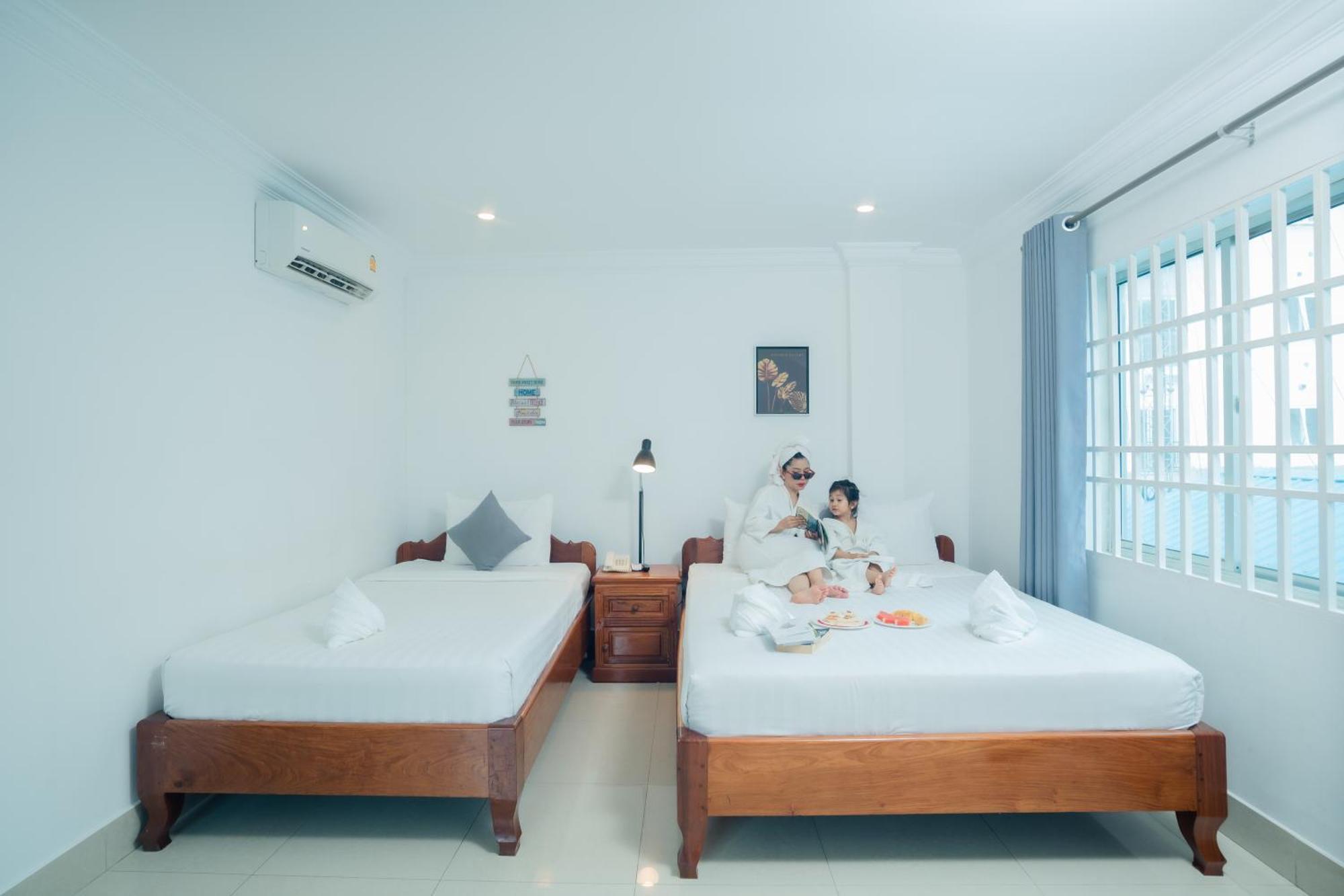 White Corner Hotel Phnom Penh Exterior photo