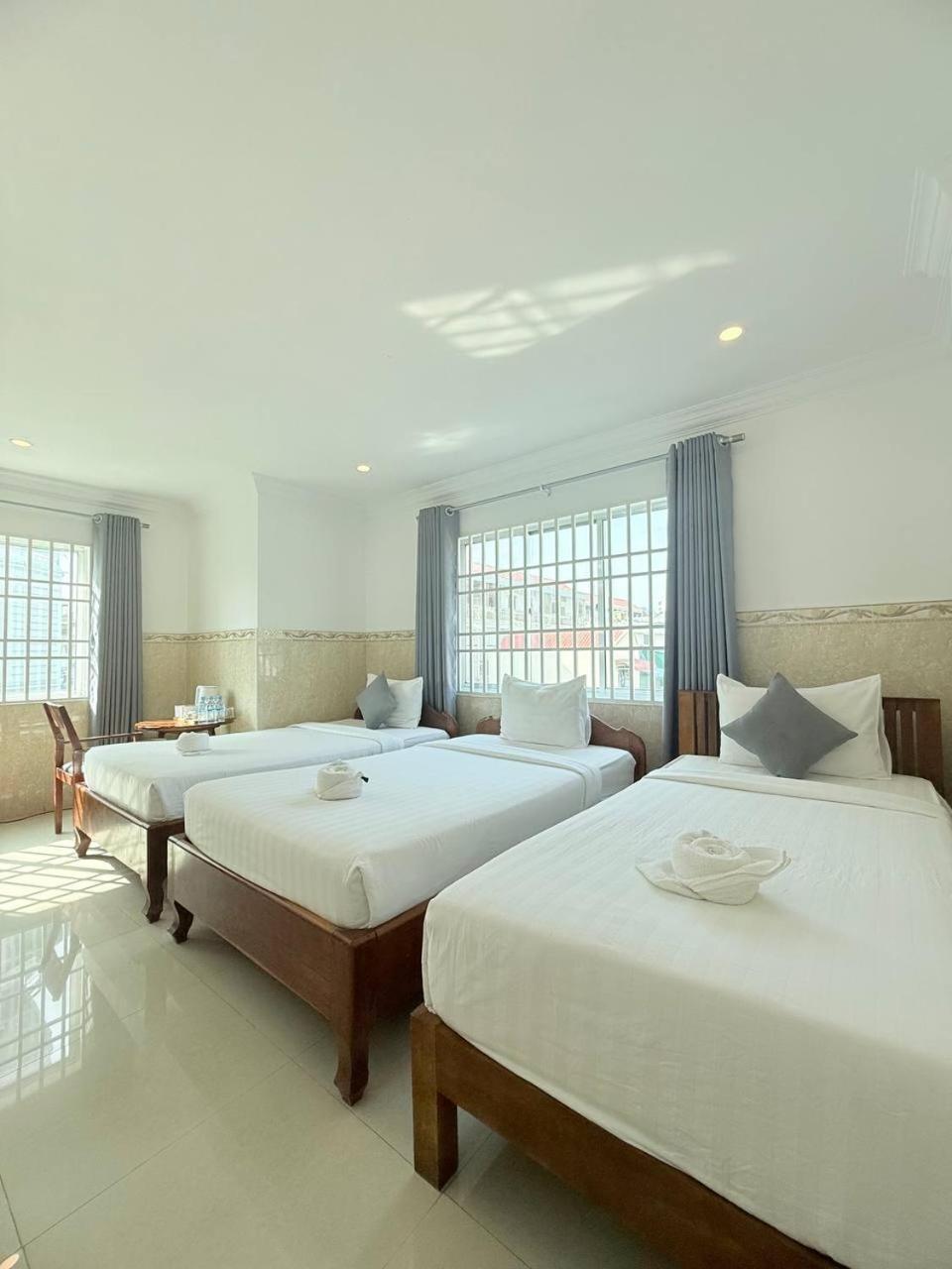 White Corner Hotel Phnom Penh Exterior photo
