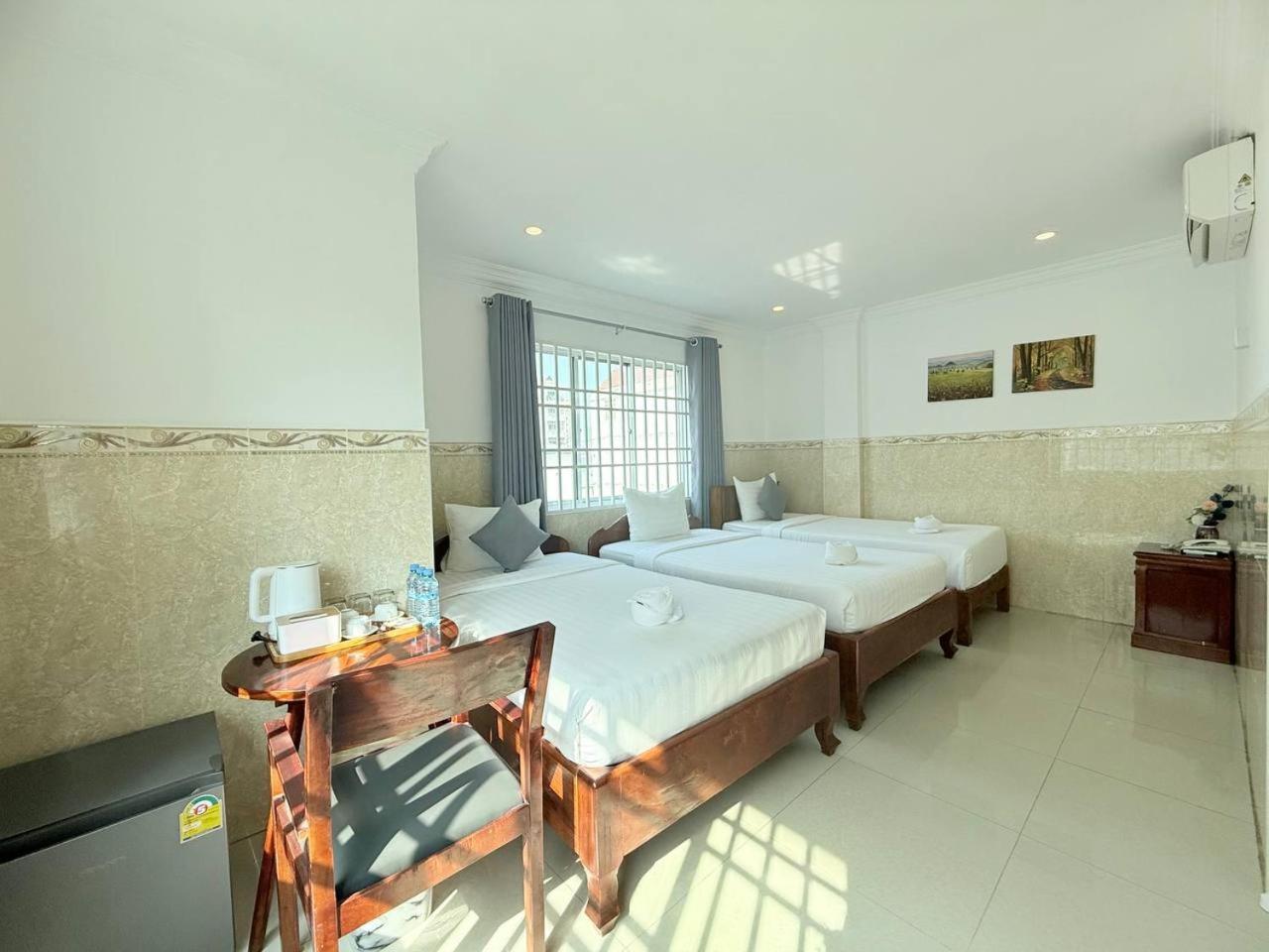 White Corner Hotel Phnom Penh Exterior photo