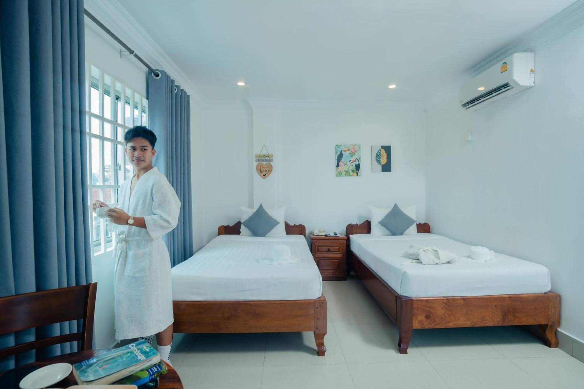 White Corner Hotel Phnom Penh Exterior photo